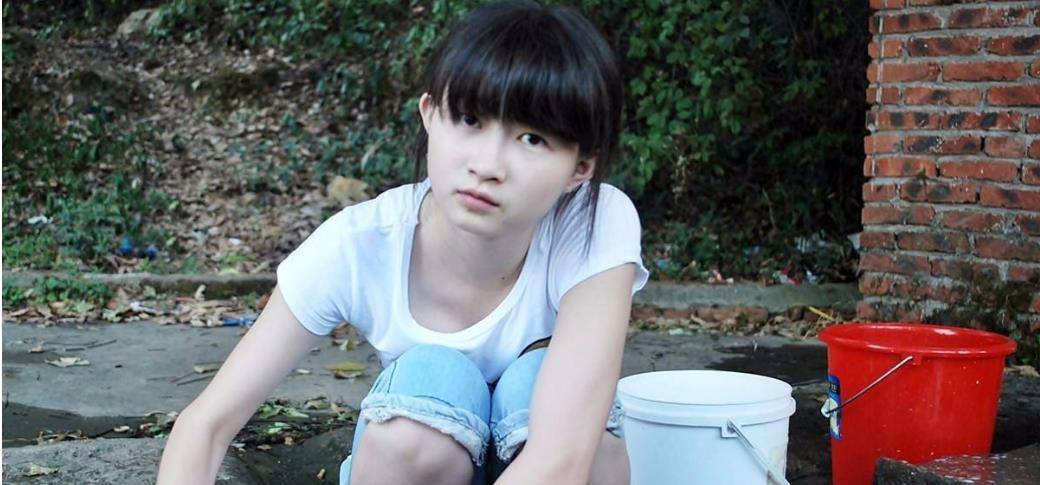 Oán hận mẹ kế suốt 20 năm, nhưng khi về thăm nhà, nhìn cảnh tượng trước mắt, tôi tự nguyện đưa thẻ ATM cho bà-1