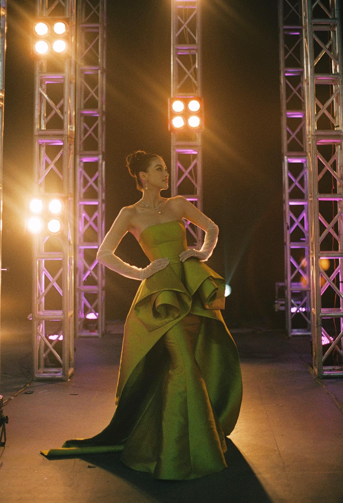 15 bộ cánh đẹp của mỹ nhân Việt trên thảm đỏ 2022-6