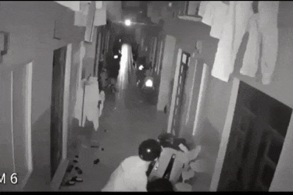 Clip khu nhà trọ Bình Dương 3 lần đóng cửa bắt trộm gây 'bão' mạng