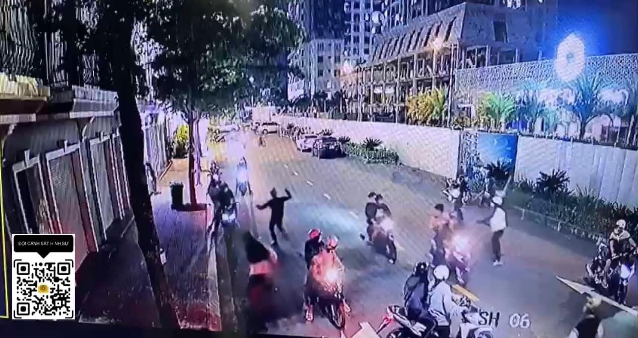 Bình Dương: Mâu thuẫn, hai nữ sinh kéo băng nhóm đánh nhau-1