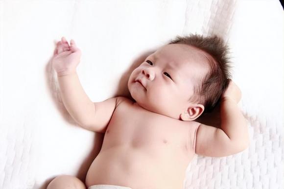 Sau khi em bé chào đời, ai có thể ôm bé đầu tiên? Người xưa khuyên: nên tránh hai loại người này-7