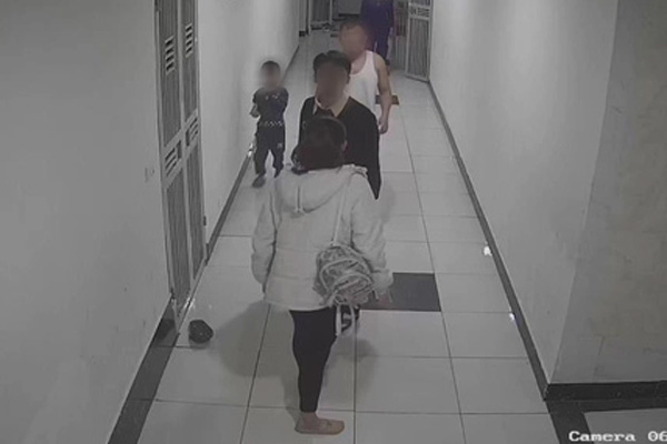 Tiến sĩ Giáo dục chỉ ra 1 điều VÔ CÙNG QUAN TRỌNG trong vụ việc bé 9 tuổi bị đánh do đè nút đóng cửa thang-4