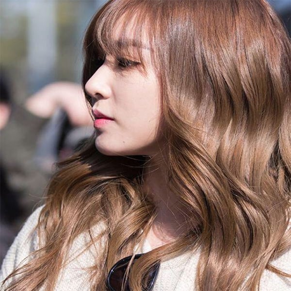 10 màu tóc chuẩn sành điệu cho nàng da ngăm, giúp nàng F5 nhan sắc cuối năm-5