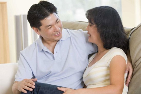 Tôi đã khóc khi chồng đưa tháng lương đầu tiên cho vợ sau 17 năm chung sống