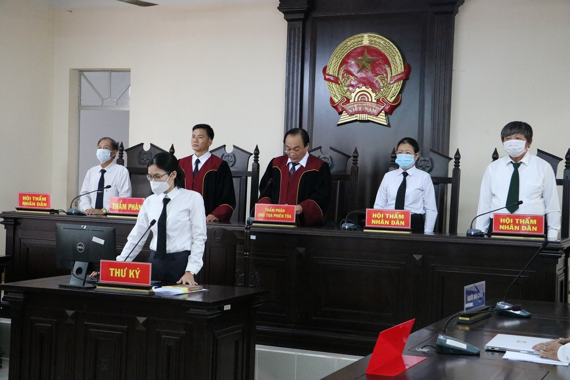 Án chung thân cho nữ sinh 21 tuổi đầu độc cha ruột bằng xyanua-2