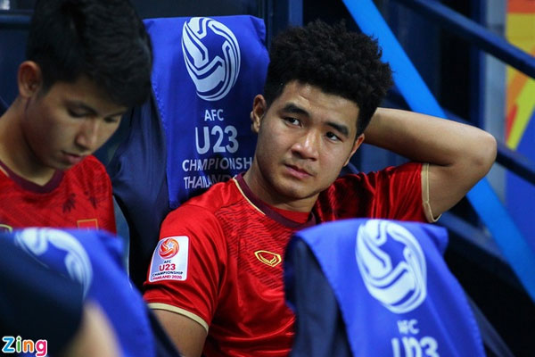 Hà Đức Chinh qua ảnh được bà xã đăng tải khiến fans không thể nhận ra-5