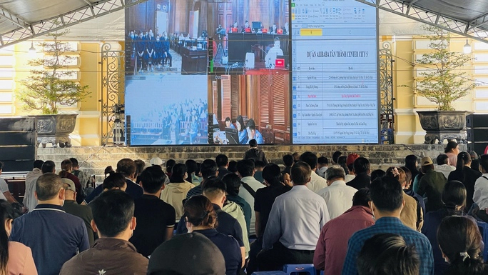 Xét xử cựu CEO Alibaba: Dụ bà lao công trả góp hơn 1 tỉ đồng-1