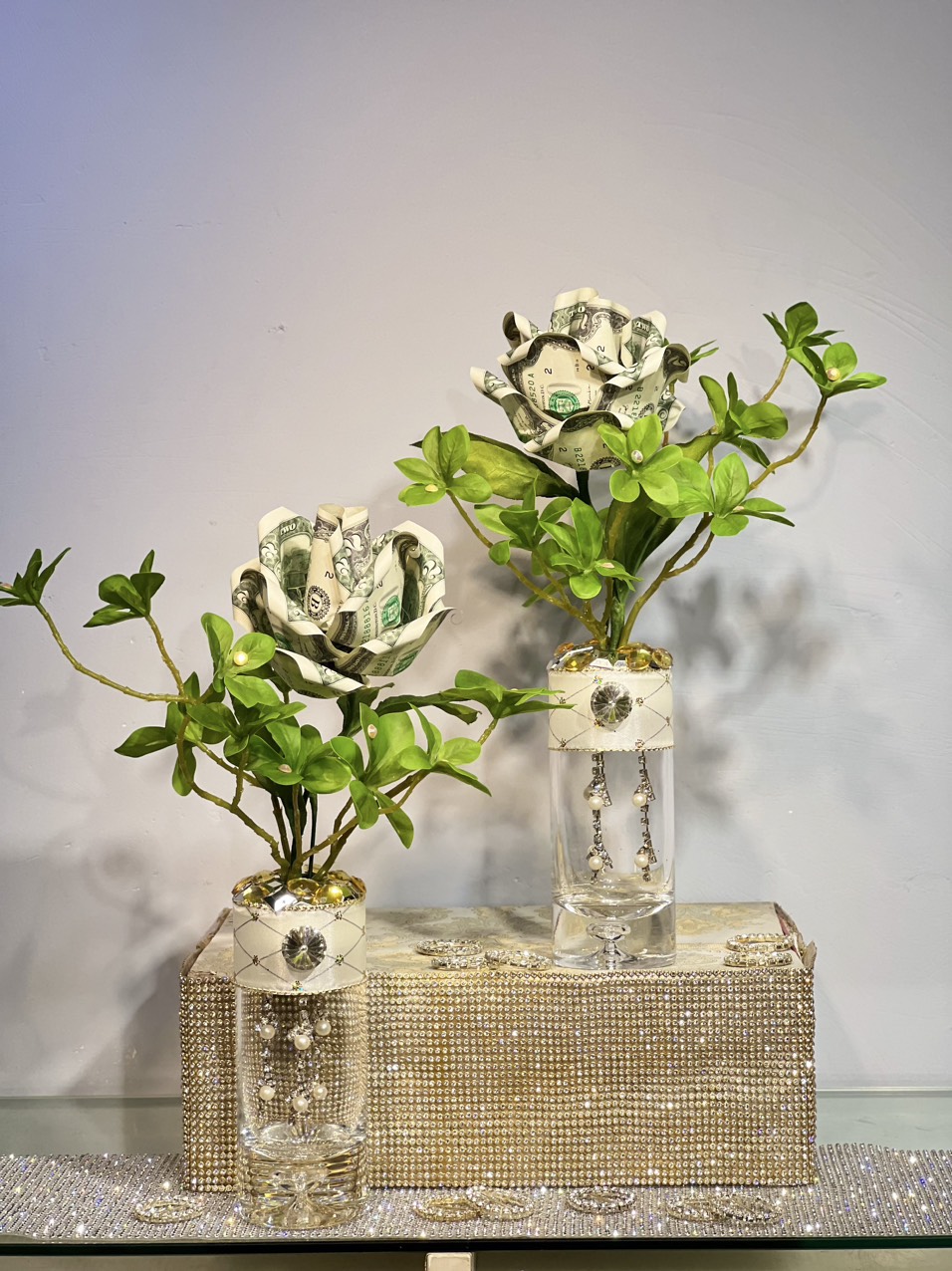 Kỳ lạ loại hoa cả năm không héo, khách chi hàng chục triệu mua về trưng Tết-1