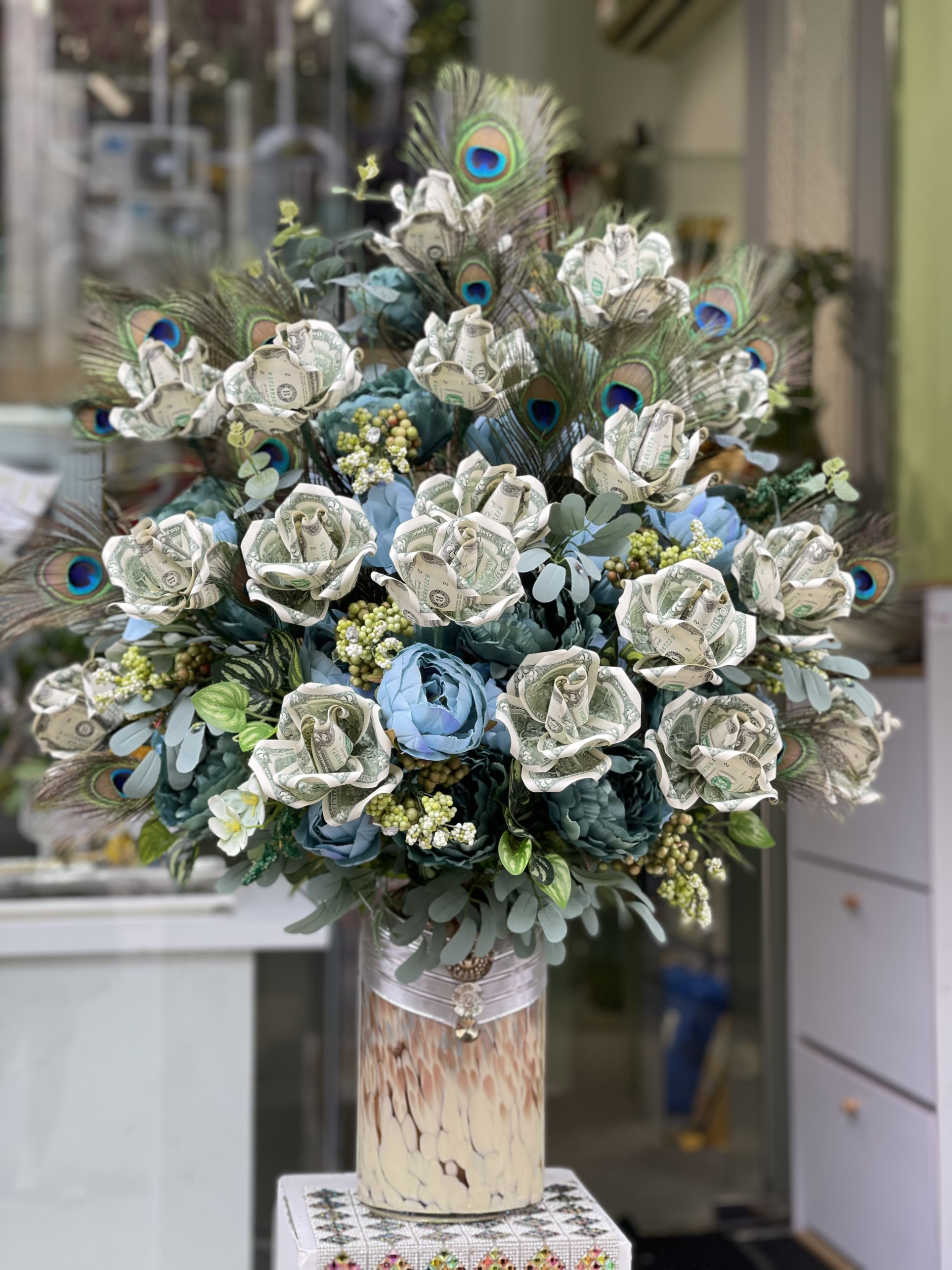 Kỳ lạ loại hoa cả năm không héo, khách chi hàng chục triệu mua về trưng Tết-3