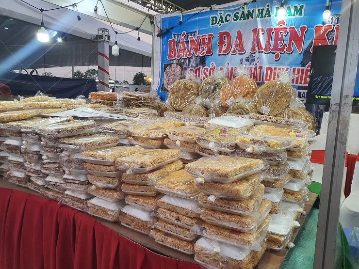 Bưởi đỏ như son có giá 150 nghìn đồng/quả xuống phố, hàng cực độc hút khách-4