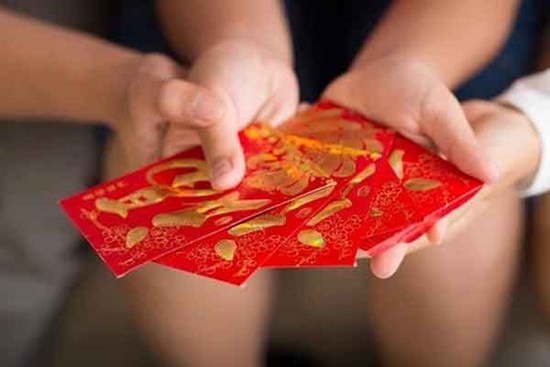Tết thời 4.0, vợ chồng đi du lịch vẫn lì xì được cả họ