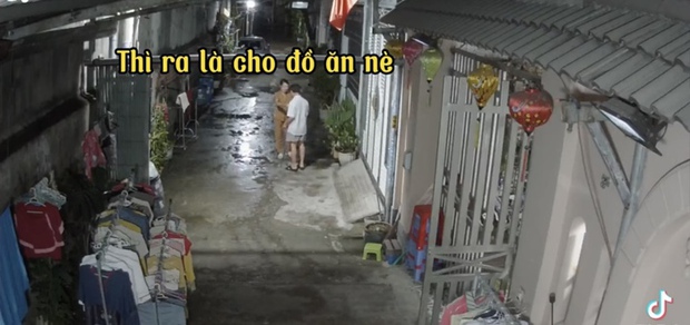 Xóm nhỏ dễ thương: Cất hộ quần áo khi trời mưa, có món gì ngon đều đem cho nhau-3