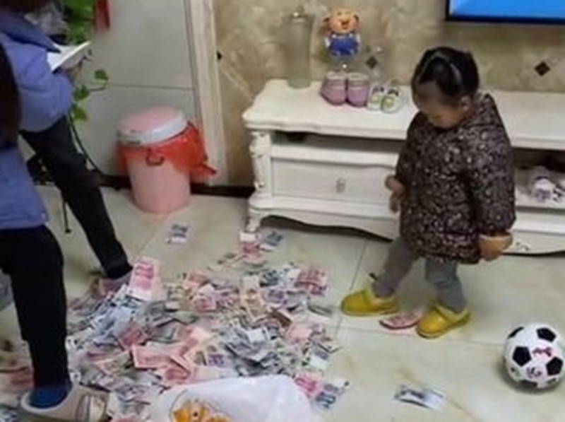 Mẹ chồng đánh bài, con dâu ủng hộ và cái kết kinh ngạc-2