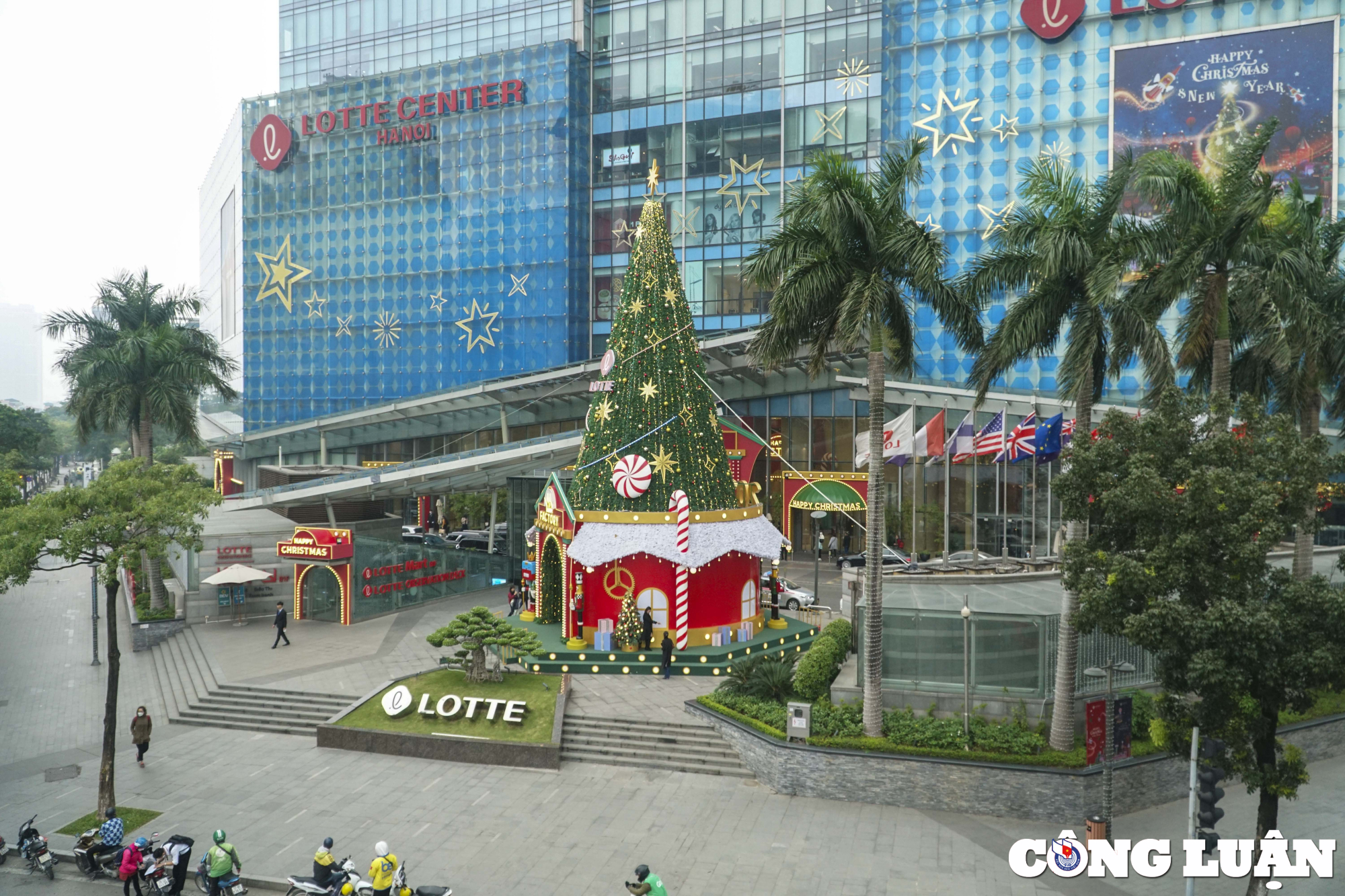 Không khí Giáng sinh đã tràn ngập đường phố Hà Nội-1