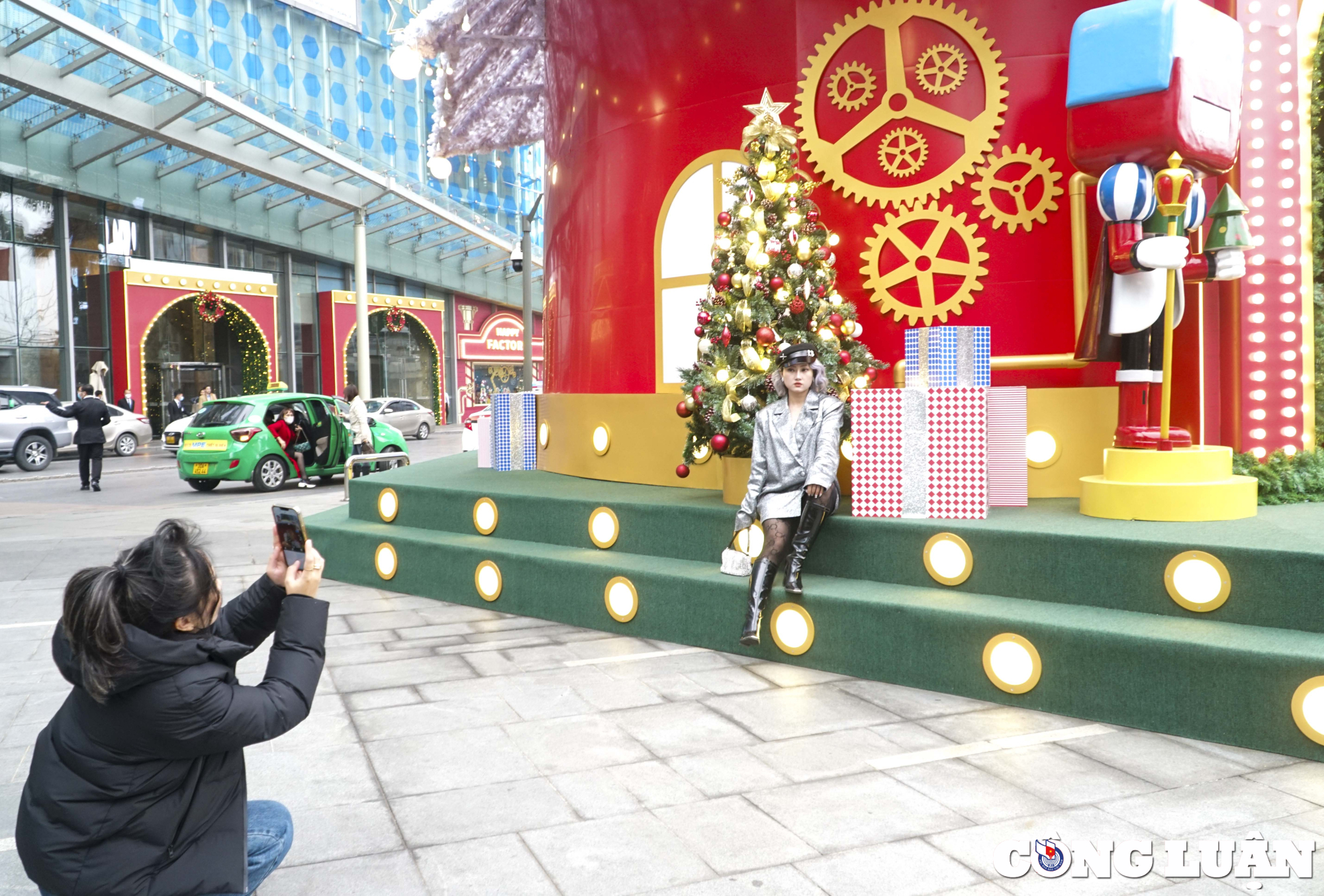 Không khí Giáng sinh đã tràn ngập đường phố Hà Nội-4