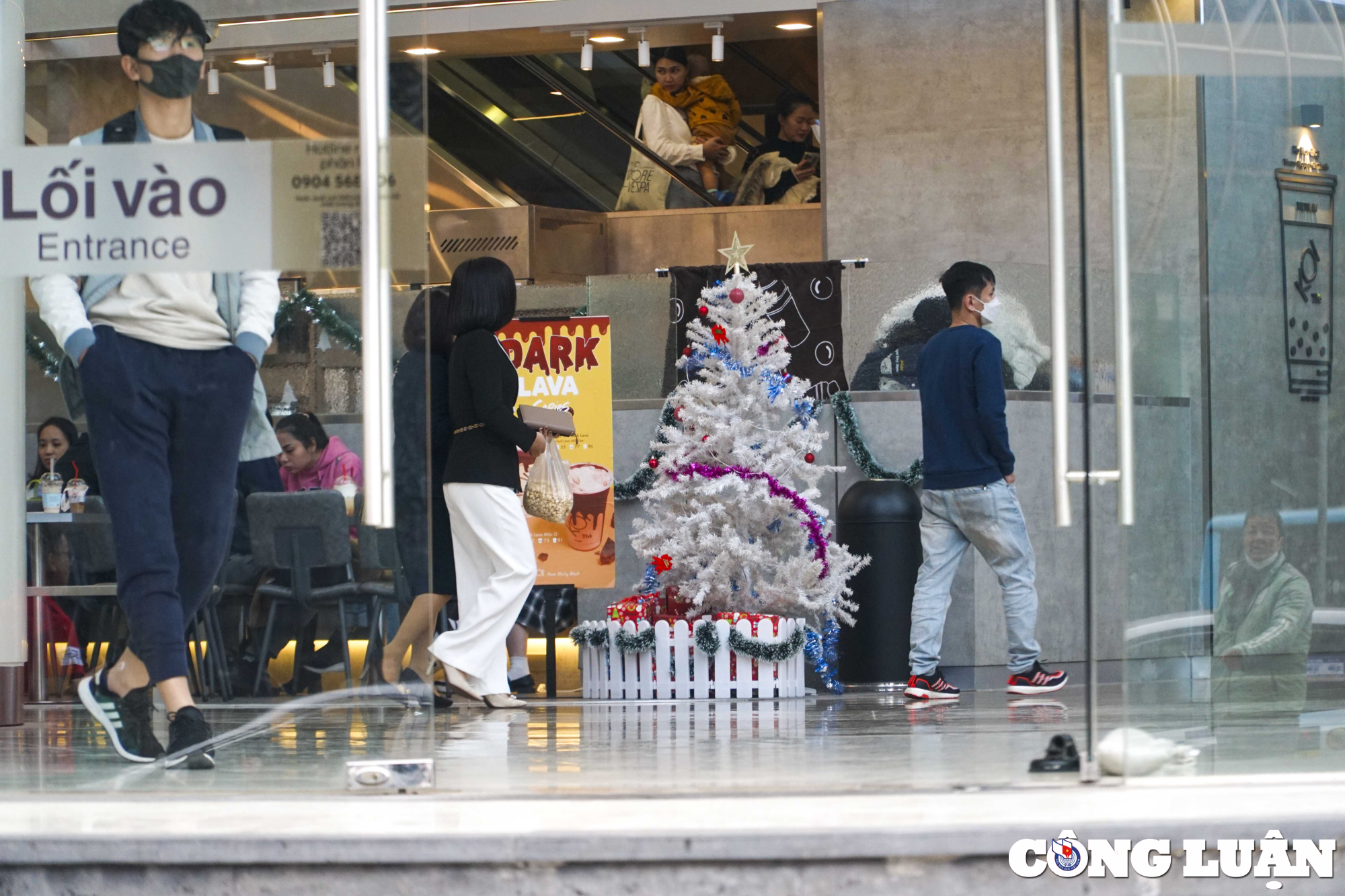 Không khí Giáng sinh đã tràn ngập đường phố Hà Nội-9