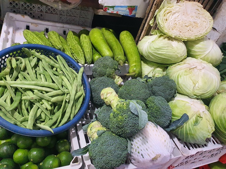 Cây súp lơ xanh có giá 50 nghìn đồng, bà nội trợ choáng váng khi đi chợ-1