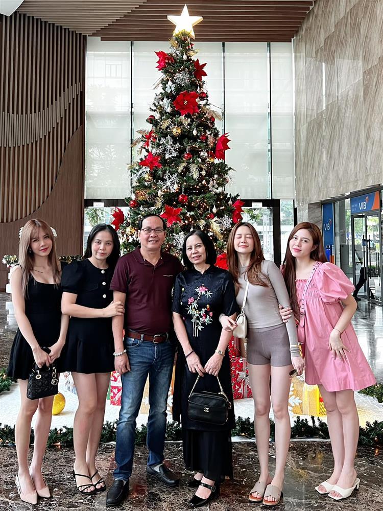 Thiều Bảo Trang bị chê vì mặc quần phản cảm trong sinh nhật cháu-1