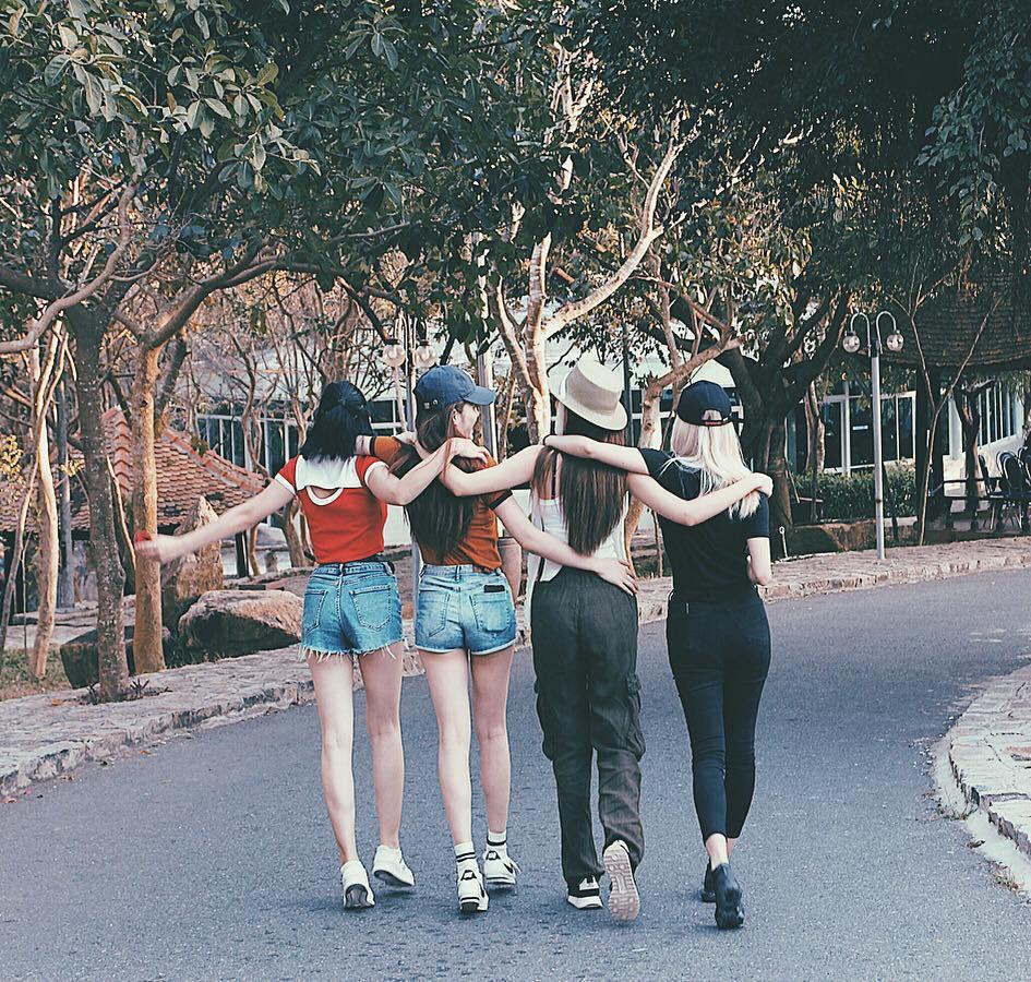 Thiều Bảo Trang bị chê vì mặc quần phản cảm trong sinh nhật cháu-9