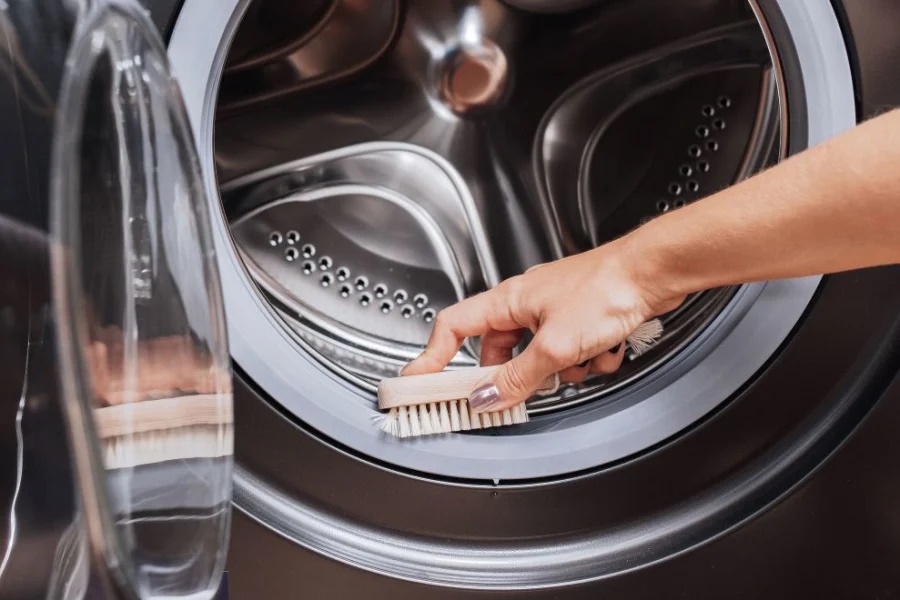 5 bước vệ sinh máy giặt tại nhà đơn giản ai cũng làm được: Máy giặt sạch bong hết ngay mùi hôi khó chịu-3
