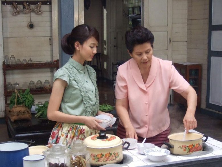 12 giờ trưa nghe tiếng mẹ chồng cãi nhau với hàng xóm, tôi ló mặt ra xem rồi bật cười khoái chí-1