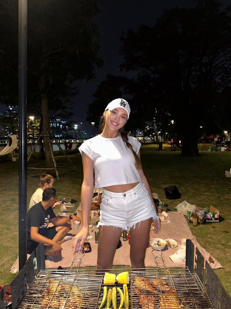 Bùi Tiến Dũng tay xách nách mang quà trời Tây về cho vợ con-5