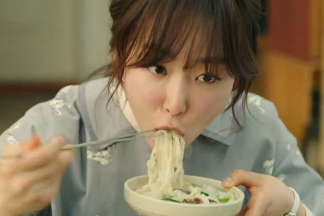 Ở cữ, chồng lại cho ăn đồ thừa, vô tình nghe chồng và mẹ chồng nói chuyện, tôi khóc-1