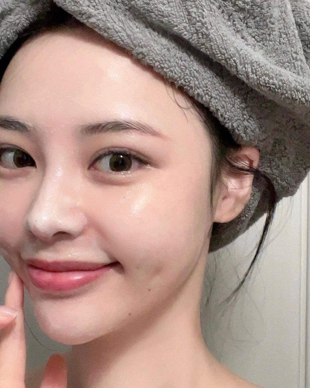 Chuyên gia chỉ ra sai lầm thường gặp khi rửa mặt mùa lạnh khiến da thô ráp, lão hóa-2