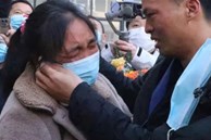 Gặp mẹ sau 33 năm bị bắt cóc, người đàn ông sửng sốt trước chuyện gia đình