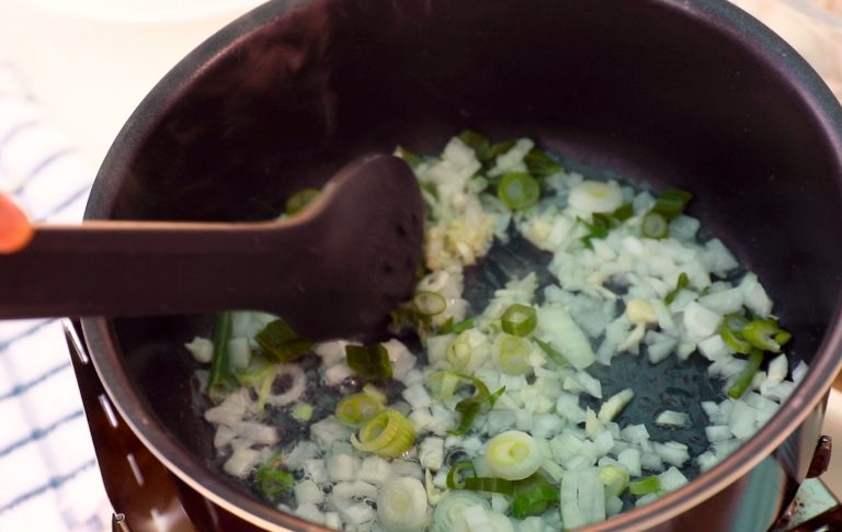 Làm cơm rang kim chi hải sản siêu ngon cho ngày cuối tuần đổi gió-3