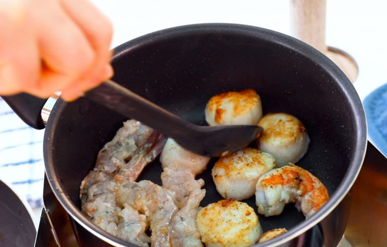 Làm cơm rang kim chi hải sản siêu ngon cho ngày cuối tuần đổi gió-4