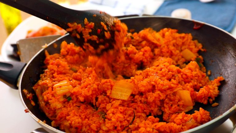 Làm cơm rang kim chi hải sản siêu ngon cho ngày cuối tuần đổi gió-5