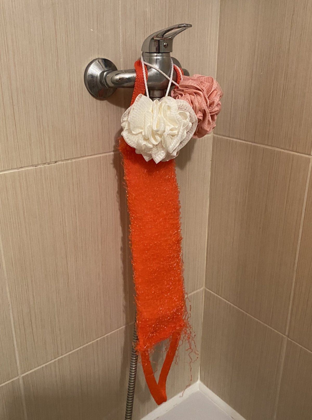 Những thứ khiến phòng tắm trông bừa bộn-9