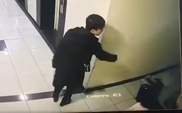 Tiến sĩ Giáo dục chỉ ra 1 điều VÔ CÙNG QUAN TRỌNG trong vụ việc bé 9 tuổi bị đánh do đè nút đóng cửa thang-1