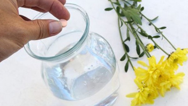 Nhỏ vài giọt nước này vào bình cắm hoa, đảm bảo để 10 ngày hoa vẫn tươi nguyên, mùi thơm tỏa cả phòng-3