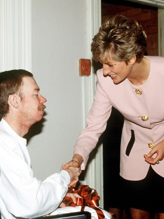 5 quyết định táo bạo đi ngược quy tắc hoàng gia của công nương Diana-9