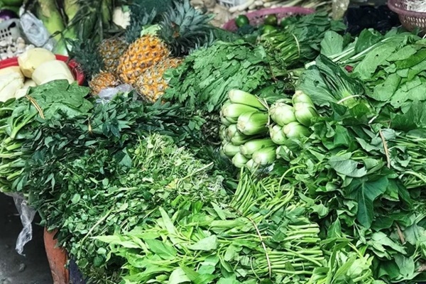 Chuyện lạ: Tôm hùm Alaska, cua hoàng đế... đại hạ giá gần 1 triệu đồng, rau xanh lại đắt ngang với tiền thịt, cá-2