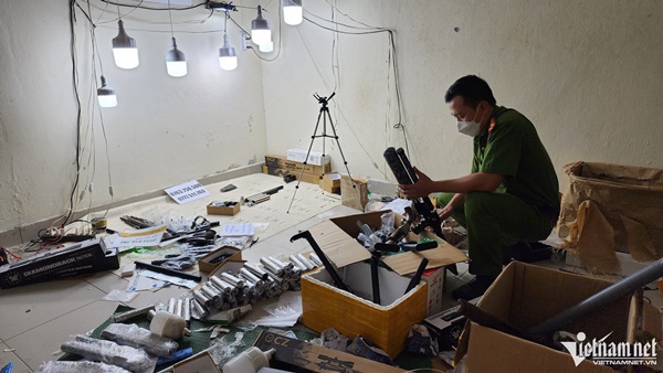 Hình ảnh kho vũ khí với cả nghìn viên đạn vừa bị Bộ Công an triệt phá-1