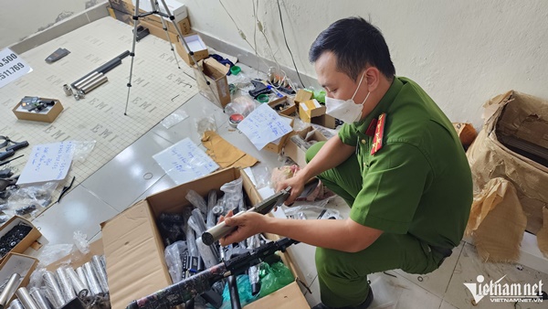 Hình ảnh kho vũ khí với cả nghìn viên đạn vừa bị Bộ Công an triệt phá-2