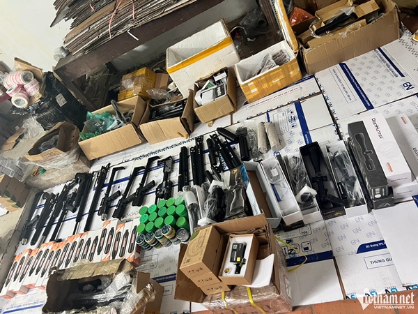 Hình ảnh kho vũ khí với cả nghìn viên đạn vừa bị Bộ Công an triệt phá-5