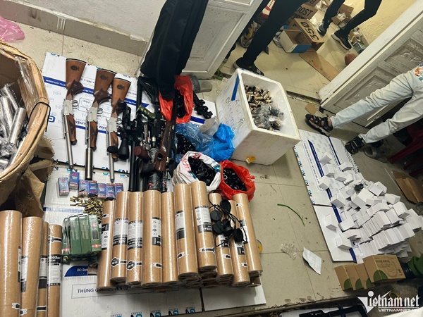 Hình ảnh kho vũ khí với cả nghìn viên đạn vừa bị Bộ Công an triệt phá-10