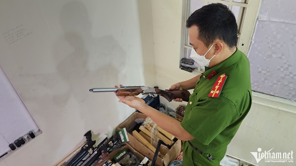 Hình ảnh kho vũ khí với cả nghìn viên đạn vừa bị Bộ Công an triệt phá-11