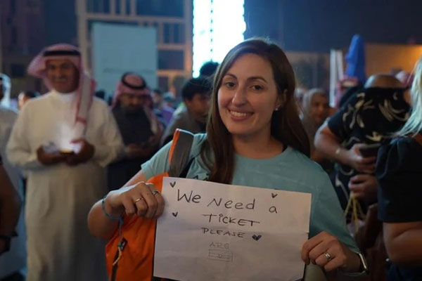 Vì sao người Argentina cuồng bóng đá đến mức ân nhân suốt đời của Messi không muốn họ vô địch?-3