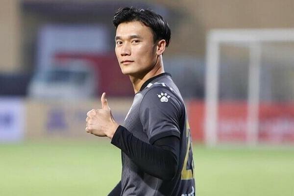 Quý tử vừa chào đời, Bùi Tiến Dũng vội đưa vợ hâm nóng tình cảm-6