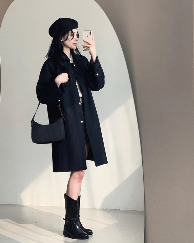 10 cách phối đồ với áo khoác dạ đen dáng dài-9