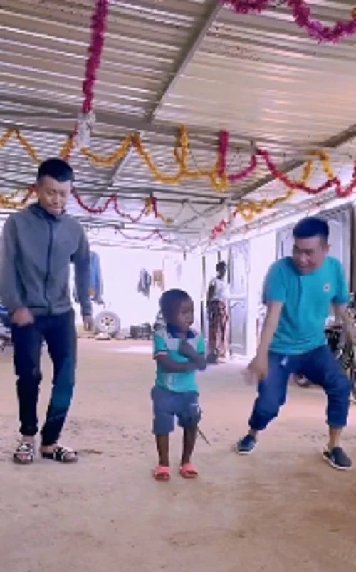 Quang Linh và Lôi Con tặng điệu nhảy siêu hài cho Thùy Tiên-1