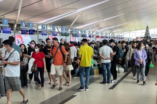 Hàng nghìn khách du lịch đang mắc kẹt ở Phú Quốc-3