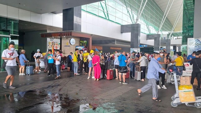 Hàng nghìn khách du lịch đang mắc kẹt ở Phú Quốc-2
