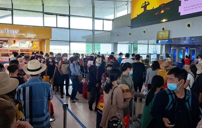Hàng nghìn khách du lịch đang mắc kẹt ở Phú Quốc-1