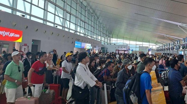 Hàng nghìn khách du lịch đang mắc kẹt ở Phú Quốc-5